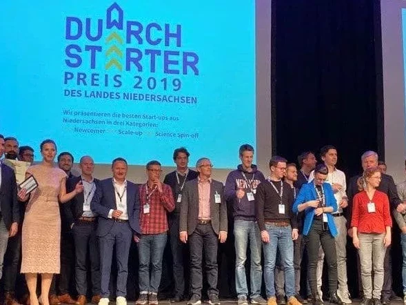 Sieger des DurchSTARTer2019 auf der Bühne