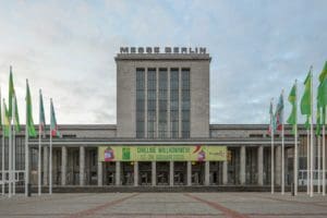 Eingang zur Messe Berlin mit Banner Gruene Woche 2020