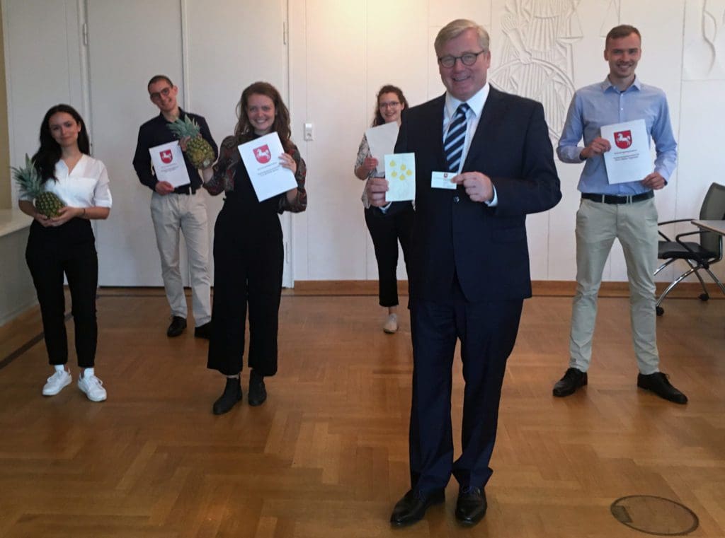 Minister Althusmann übergibt das 100. Gründungsstipendium an das Startup Musa Fibra.