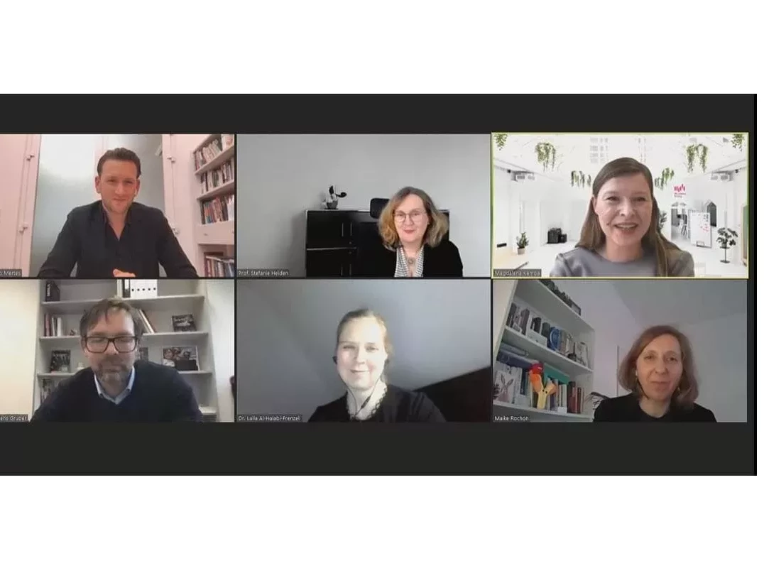 Virtuelle Podiumsdiskussion mit sechs Teilnehmern im Videokonferenzformat