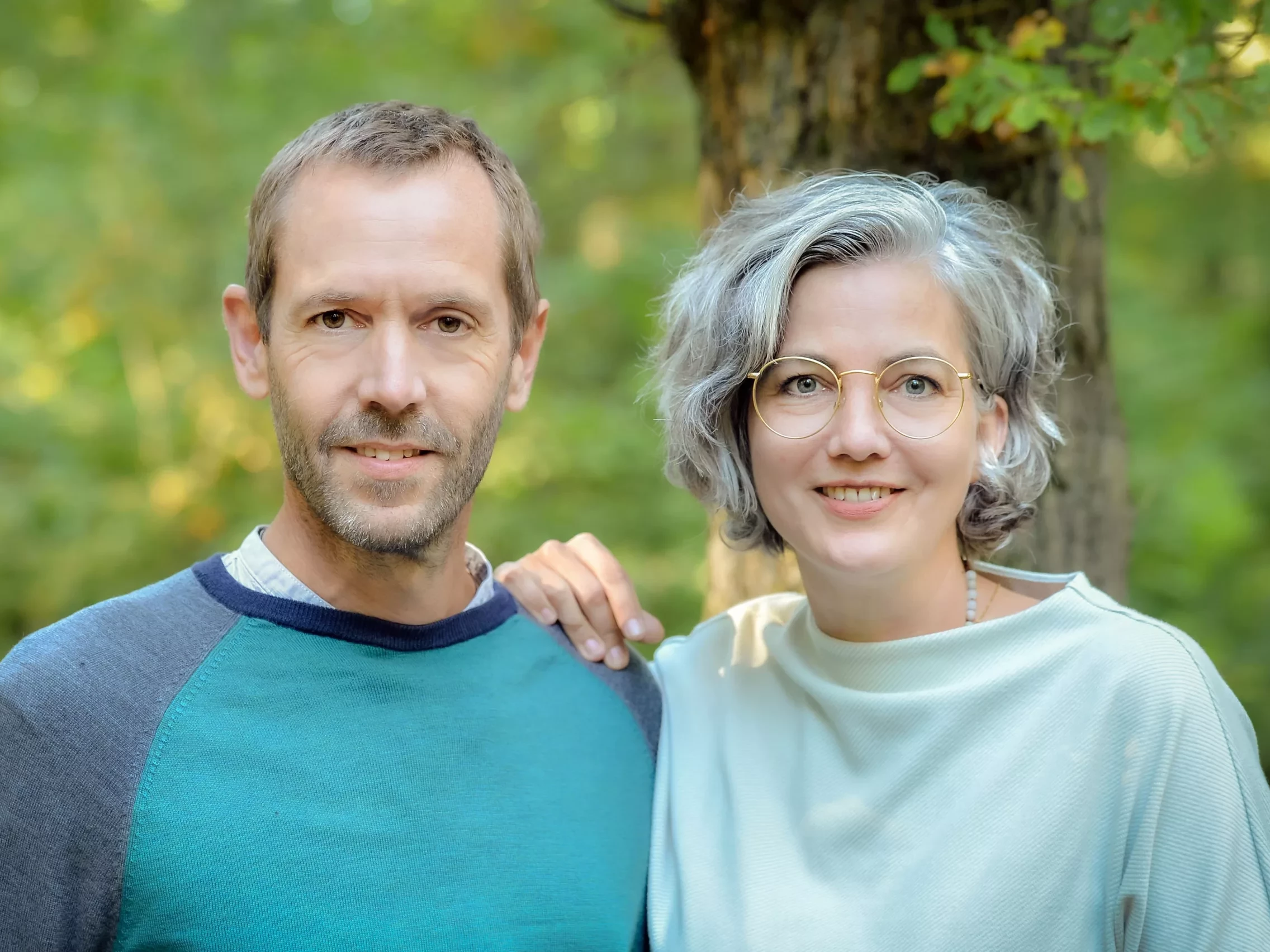 Das Bild zeigt den Gründer und die Gründerin des Startups TrostHelden.