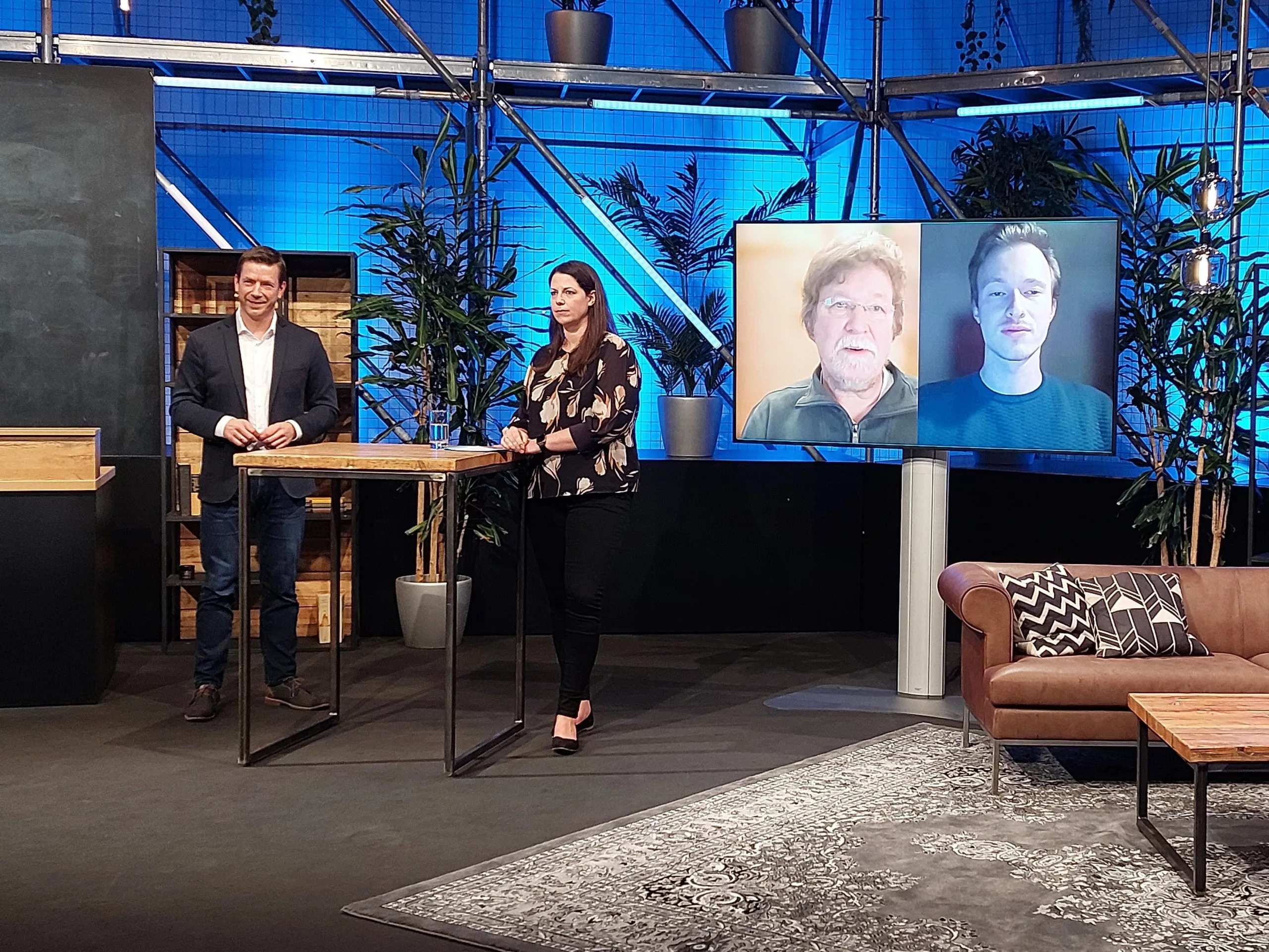 Kai Florysiak, Maren Kasper, Prof. Stefan Dübel und Allan Koch im Gespräch auf der HealthLounge 2022 in Hannover.