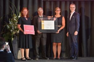 Das Bild zeigt die Innovationspreis-Preisträger der Kategorie Wirtschaft.