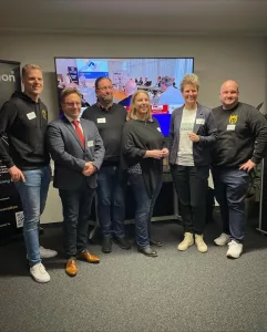 Das Bild zeigt die Gründer*innen vom Sealevel Conventure Club und Sina Beckmann.