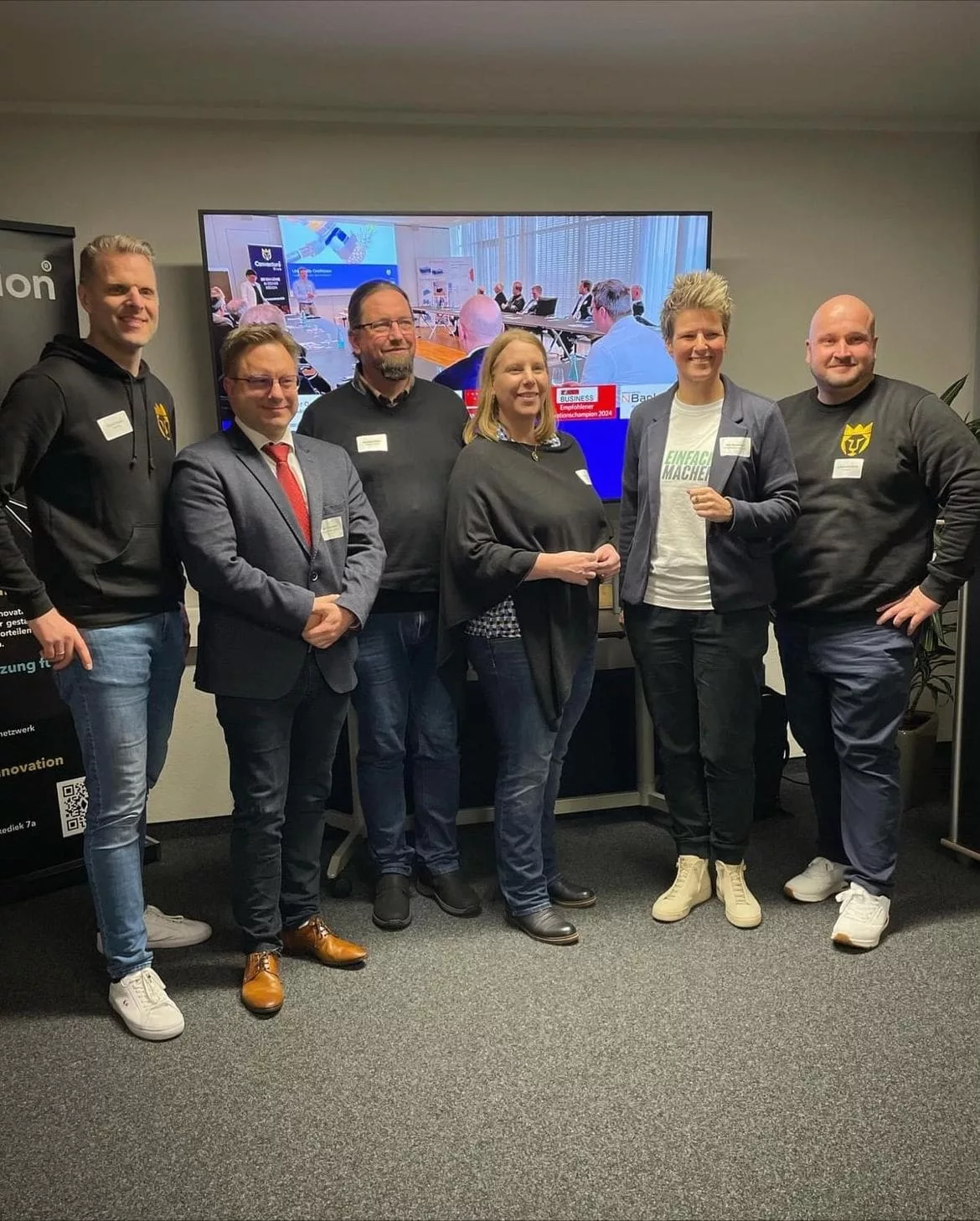 Das Bild zeigt die Gründer*innen vom Sealevel Conventure Club und Sina Beckmann.