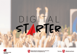 DigitalSTARTER Logo mit Kindern im Hintergrund, die die Arme heben