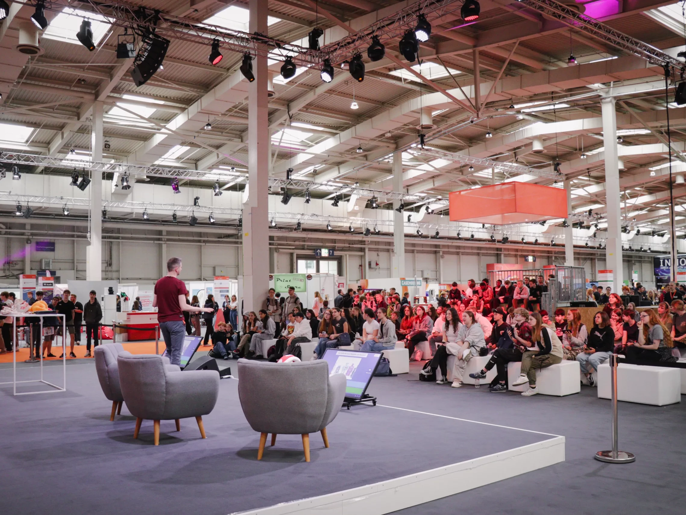 Die Bühne auf der IdeenExpo mit Blick ins Publikum